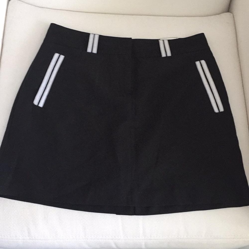 IZOD Black and White Golf Tennis Skort Size 2 NWT